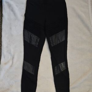 Bebe Black Leggings with Sleek Design